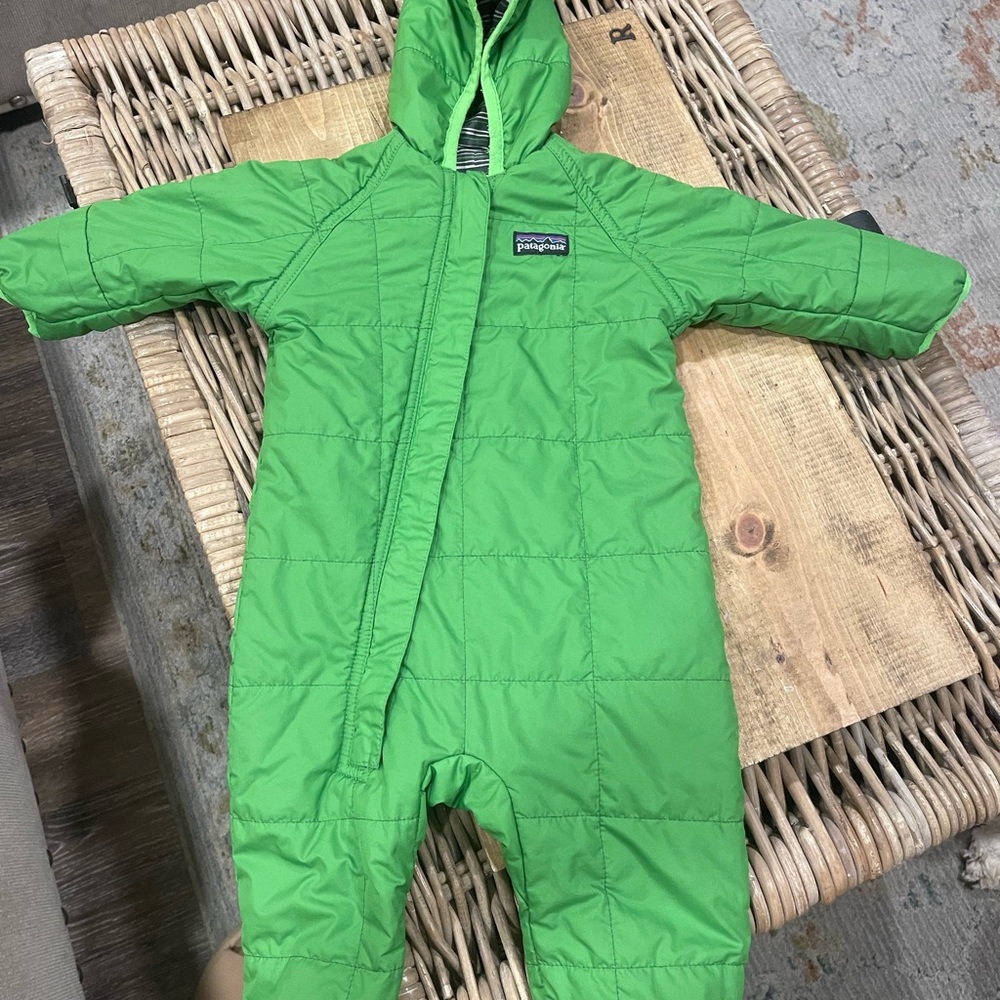 Patagonia Green Baby Snowsuit sz 6-9 months